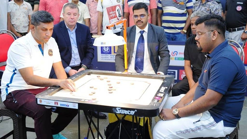 Zaheer Pasha Advances in Maharashtra Open Carrom
