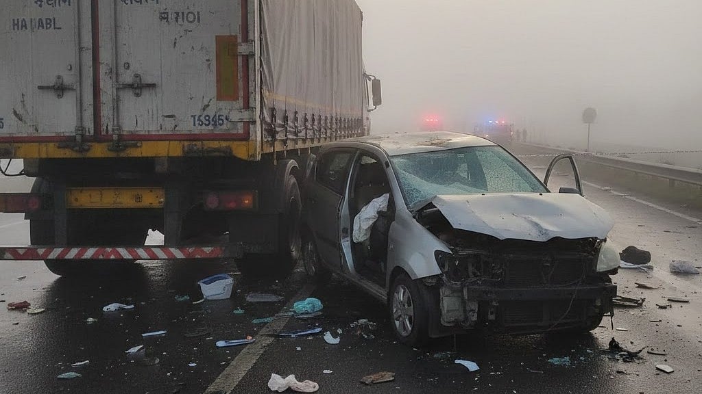 MP Highway Horror: 4 Dead In Bhind After Speeding Truck Collides With Car Amid Dense Fog