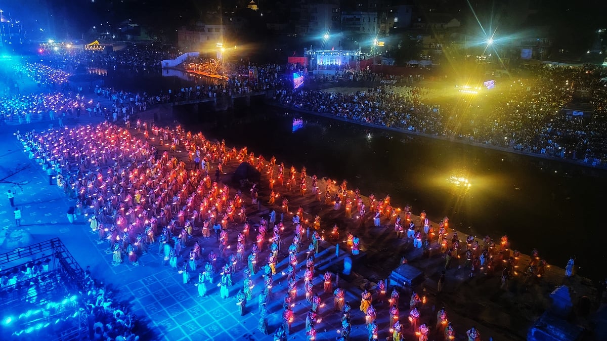 Nashik’s Goda Ghat Shines with Millions Of Lamps As 1,111 Women Perform Maha Goda Aarti | PHOTO
