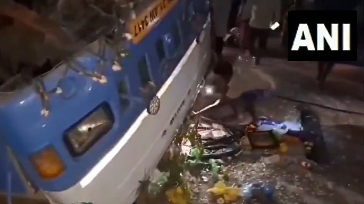 Tamil Nadu Accident: Van Carrying Devotees Overturns On Tiruchy–Chidambaram Highway | VIDEO