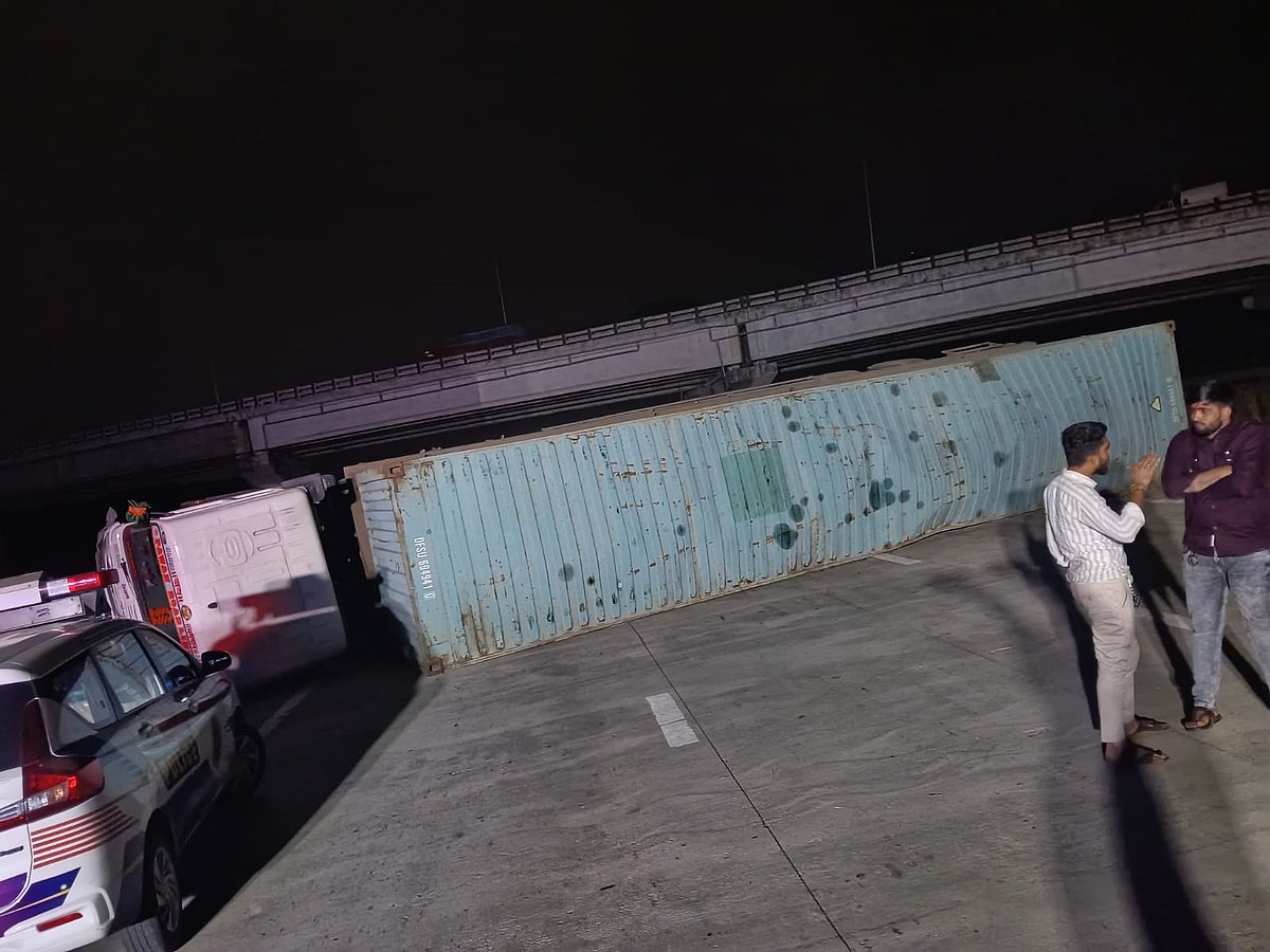Container Overturns On Samruddhi Expressway
