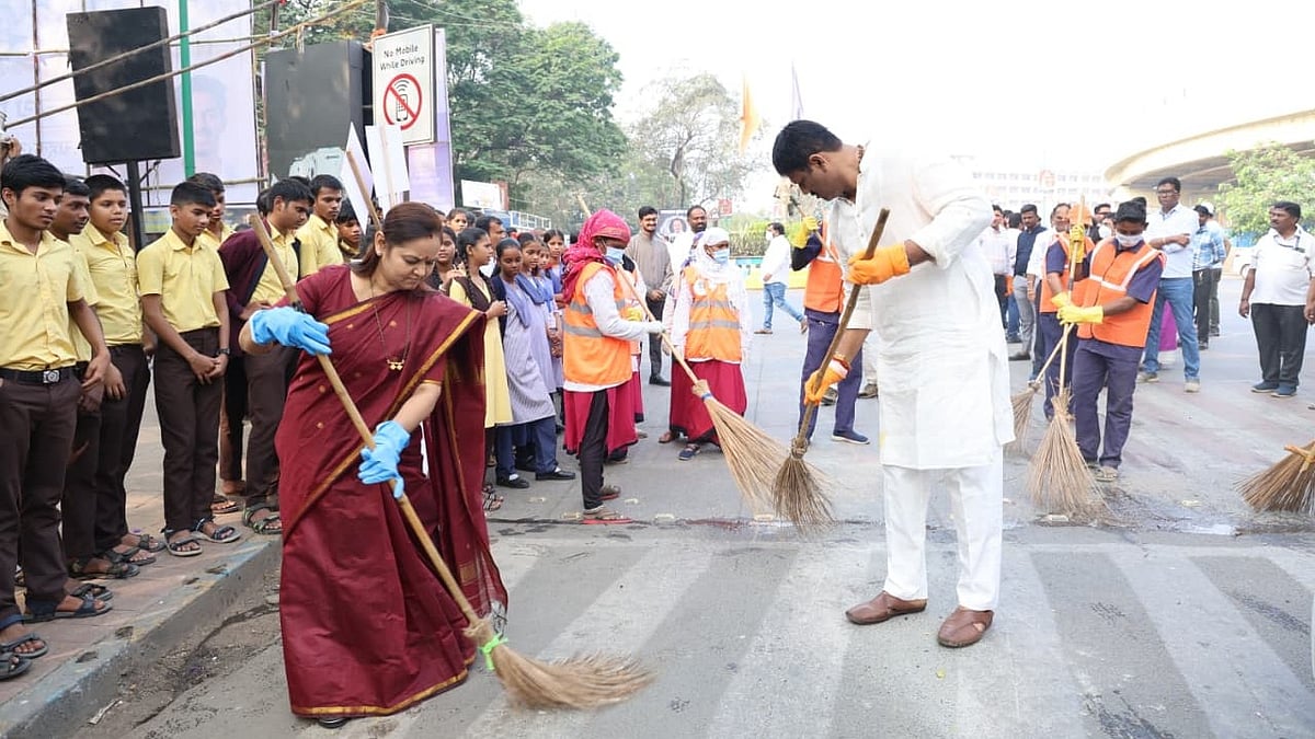 TMC Launches Massive Cleanliness Drive In Kopri As Citizens, Students And Officials Join Hands 
