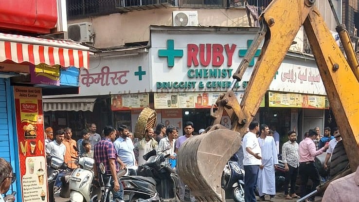 Mumbai News: BMC Removes Footpath Encroachments On Mohammad Ali, Ibrahim Merchant Roads 