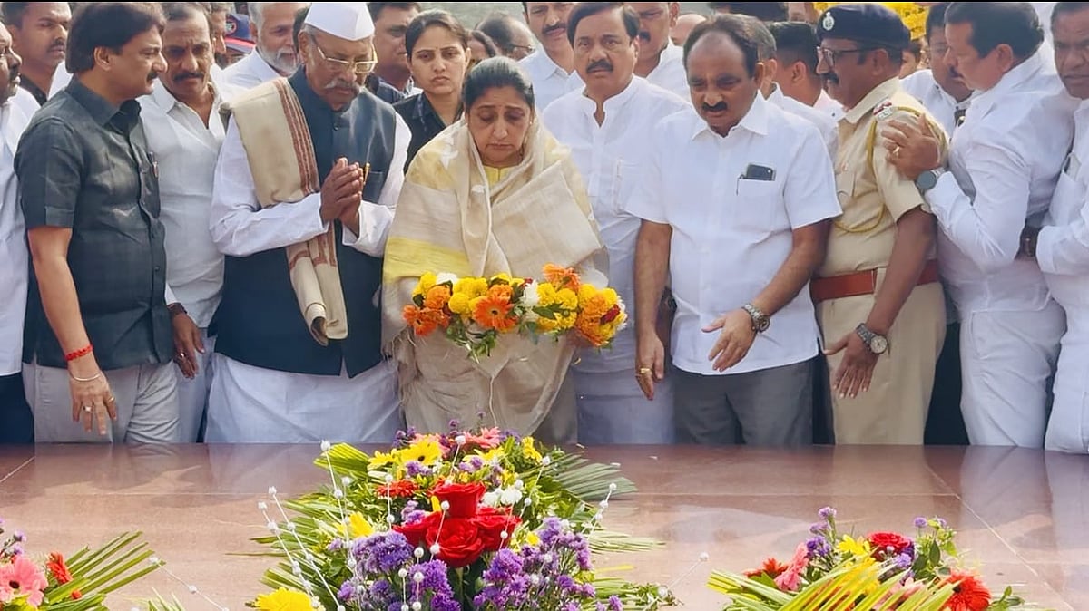 Maharashtra Dy CM Sunetra Pawar Pays Tribute At Yashwantrao Chavan Memorial In Karad, Meets Family...
