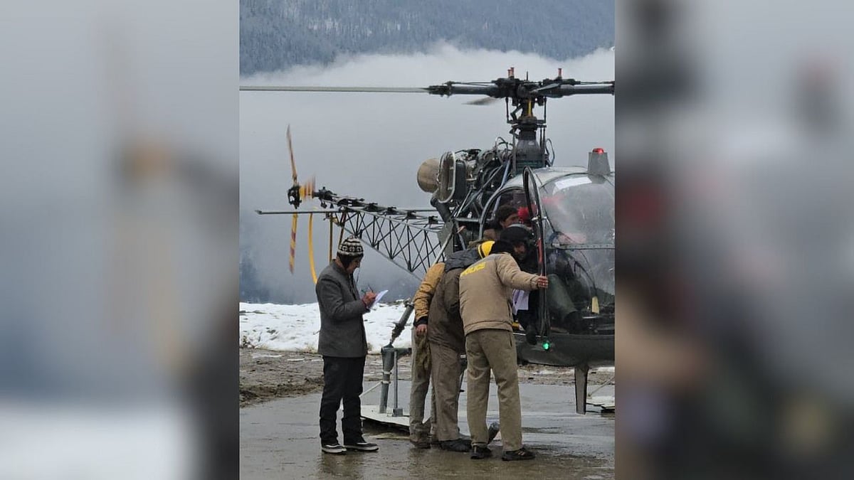 IAF Cheetah Airlifts 85-Year-Old Paralysed Woman From Snowbound Himachal's Dhanderwari Village| VIDEO 
