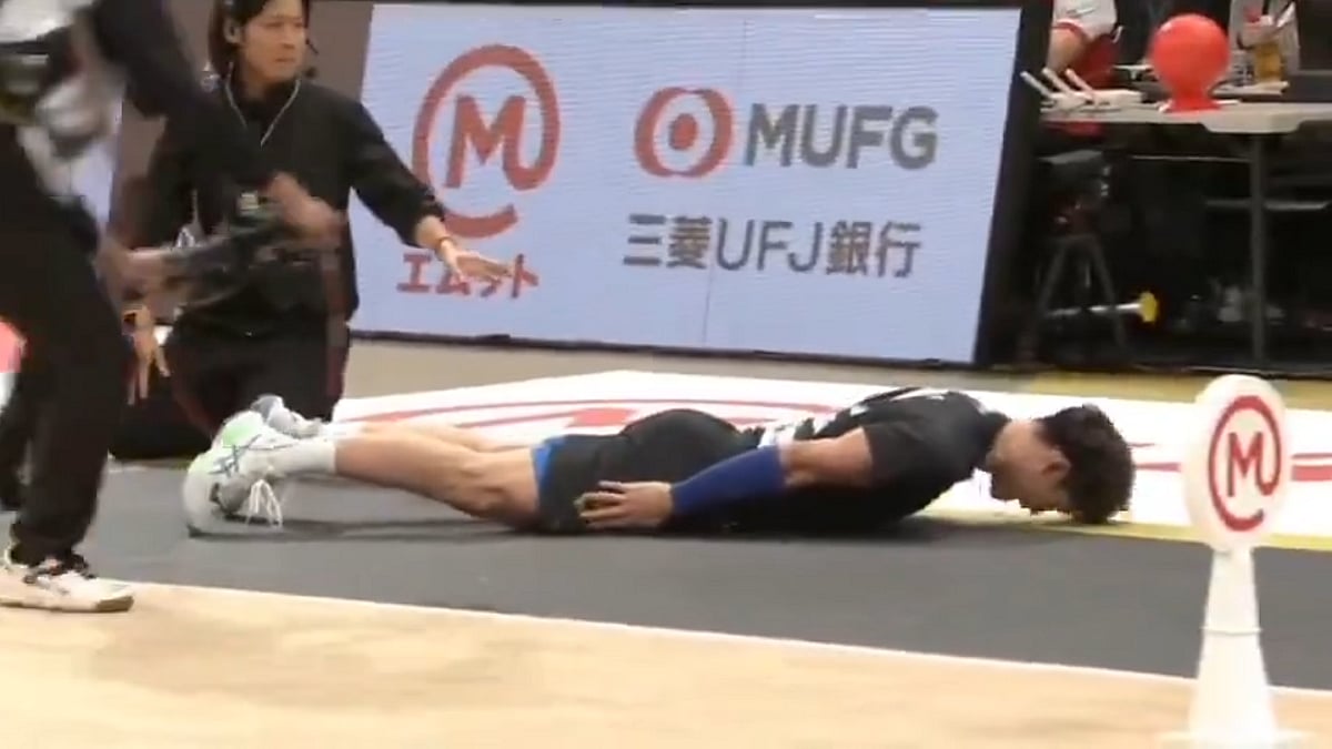 Heart-Melting! Japanese Volleyball Player Slides Head-Down Across Court To Apologise After Serve Hits Young Girl; Watch Viral VIDEO 