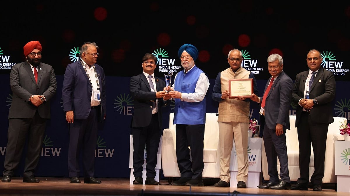 HPCL wins FIPI Oil Marketing Company award 2025 at IEW
