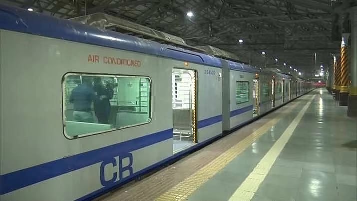 As AC Locals Hit Mumbai's Harbour Line Between Panvel–CSMT, Commuters Flag High Fares & Frequent Delays 