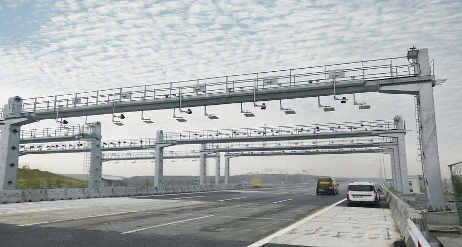 Tech Debut: India Begins Trials Of First-Ever Barrier-Free Toll Plaza On Gujarat Highway 