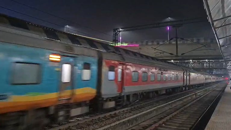 MP News: Stone-Pelting On Trains Rises In Jabalpur, Drunk Youths Linked To Liquor Shops Near Tracks