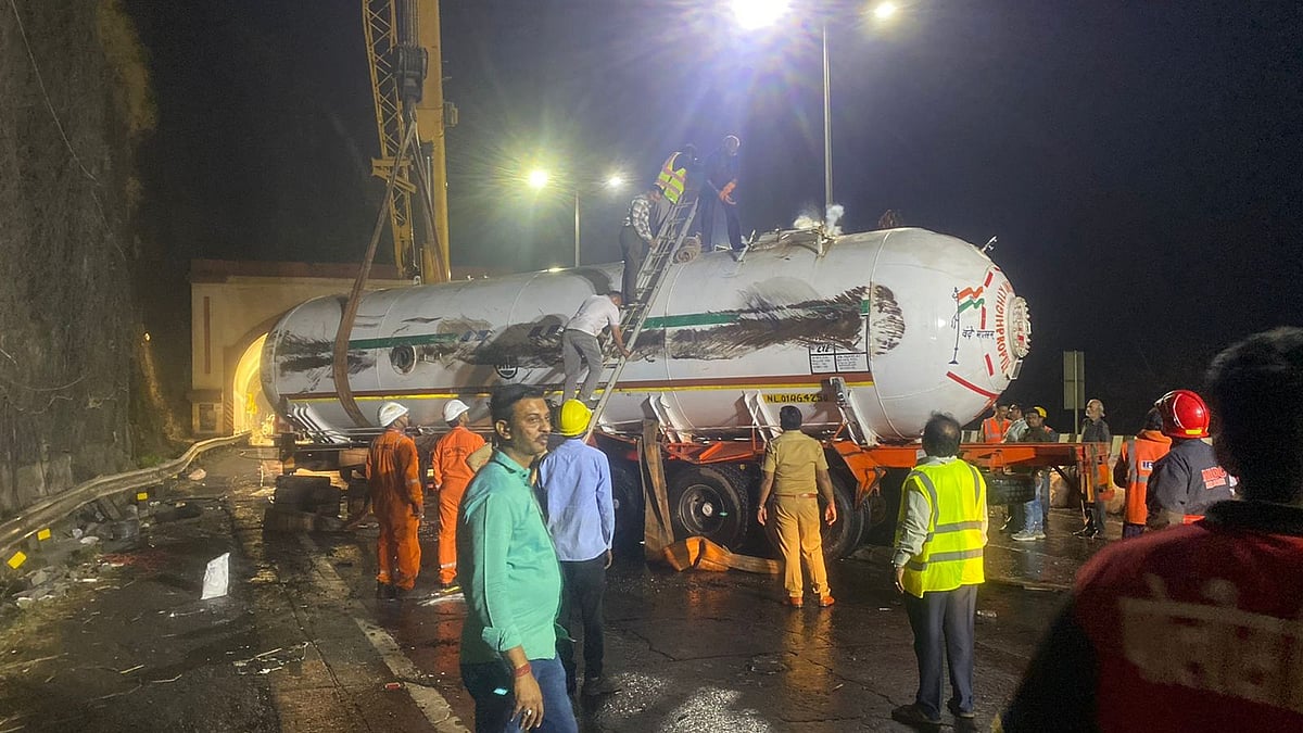 Quick Thinking By Police, Volunteers Averts Gas Leak Disaster On Mumbai–Pune Expressway 