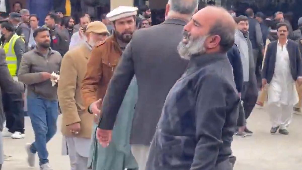 Islamabad Mosque Blast: 'Allah Ka Sajdah Karna Jurm Hai?', Man Cries Inconsolably After At Least 69 Killed, Over 150 Injured In Suicide Explosion - VIDEO 