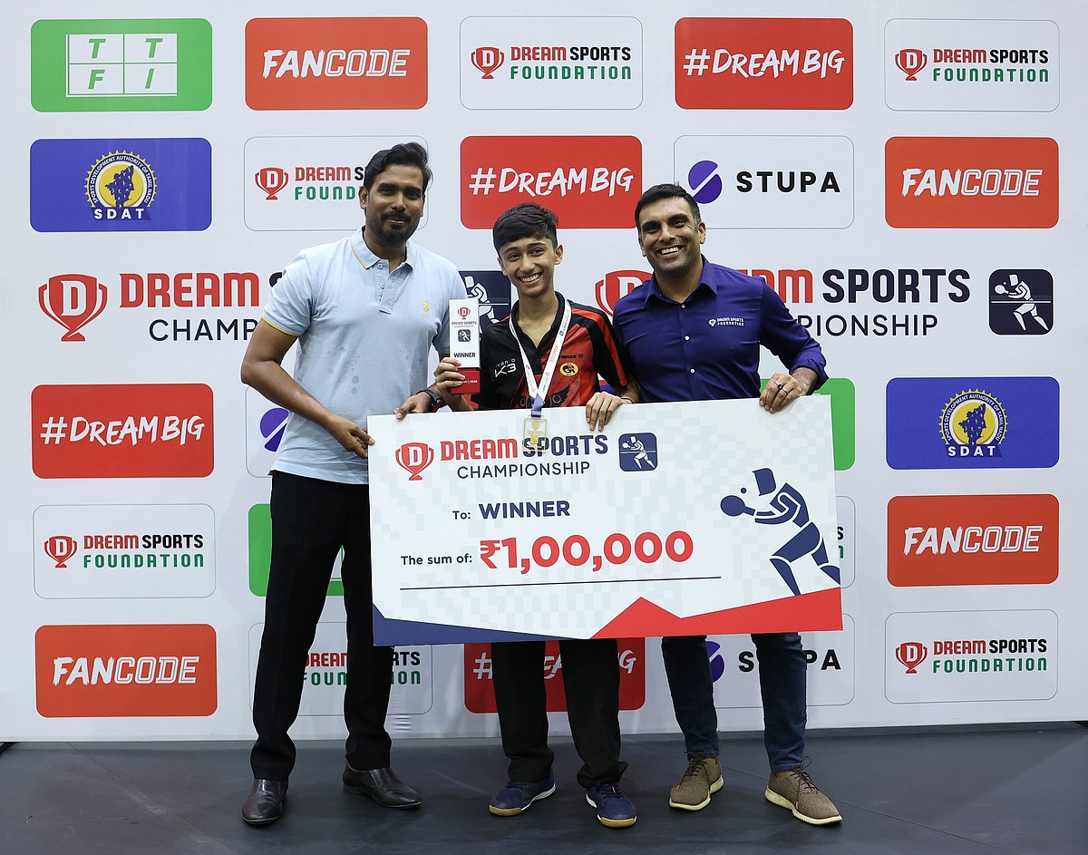 Indian Table Tennis legend Sharath Kamal and Neel Shah, CEO, Dream Sports Foundation present the trophy and cheque to the winner