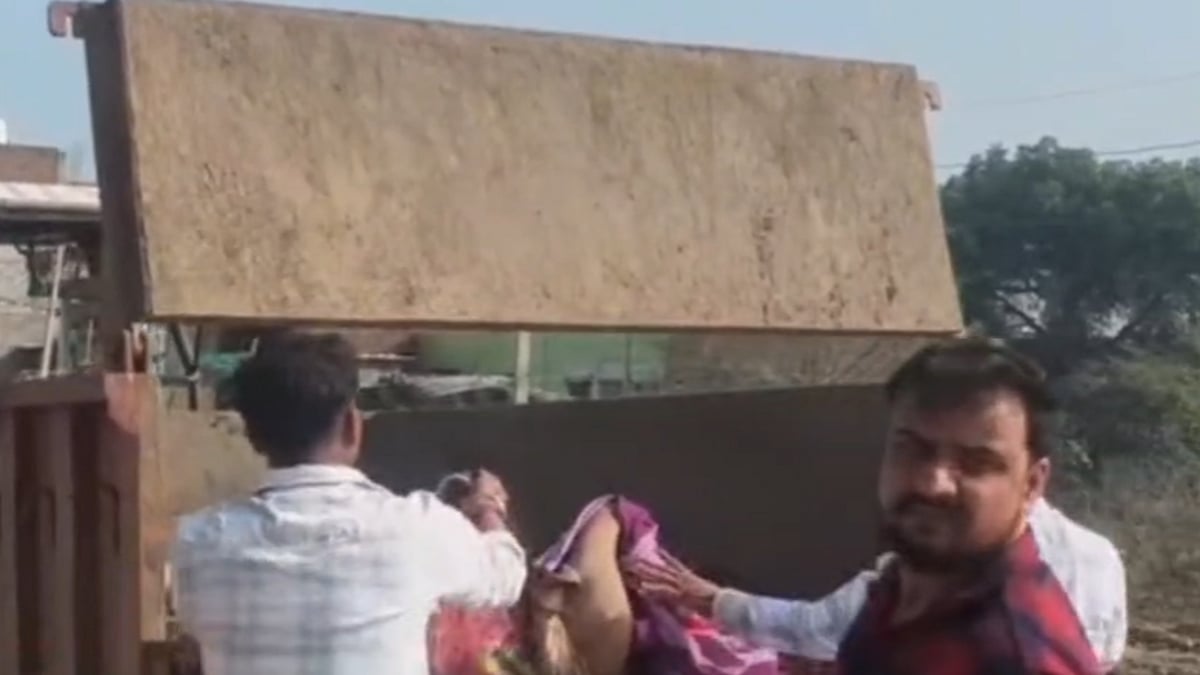 MP News: Woman’s Body Carried In Garbage Vehicle In Datia, Triggers Outrage -- VIDEO