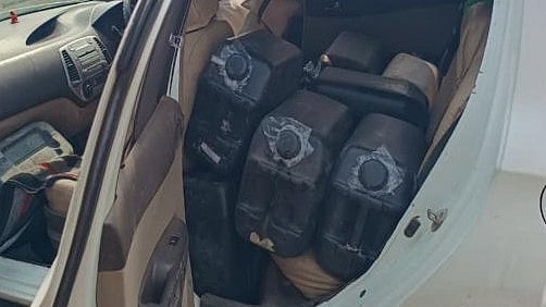 Pune: Head-On Collision In Shirur Uncovers Illegal Country-Made Liquor Smuggling Hours Before ZP &...