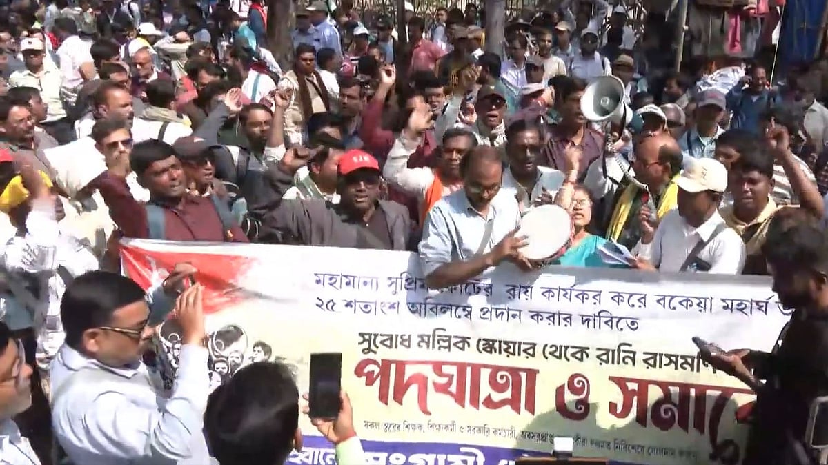 West Bengal Govt Employees Protest Over DA, Demand Compliance With Supreme Court Order 