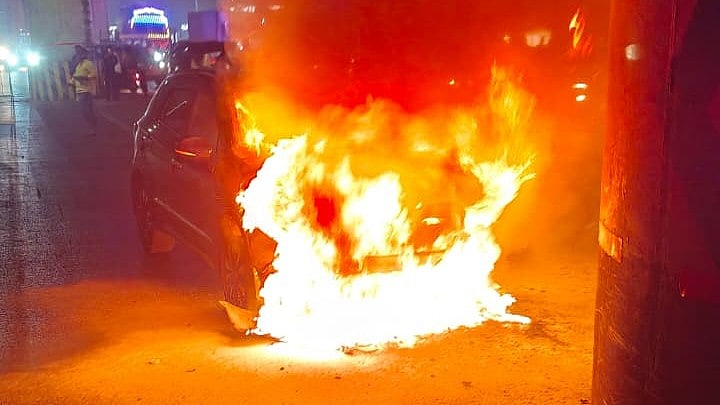 Car Catches Fire At Vedhshala Chowk, Major Mishap Averted In Pune | WATCH VIDEO