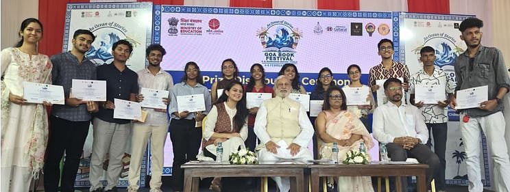(Seated L-R: Isha Kakkad Lakhani, Dr. Kiran Thakur, Manjusha Pathare and Kiran Gaude. Standing behind are all the winners of the competition.) 

