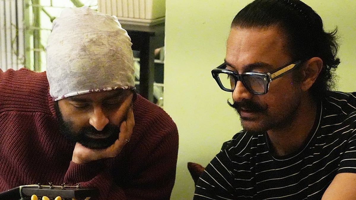Did Aamir Khan Meet Arijit Singh To Convince Him To Sing Again In Movies? Here's The Truth 