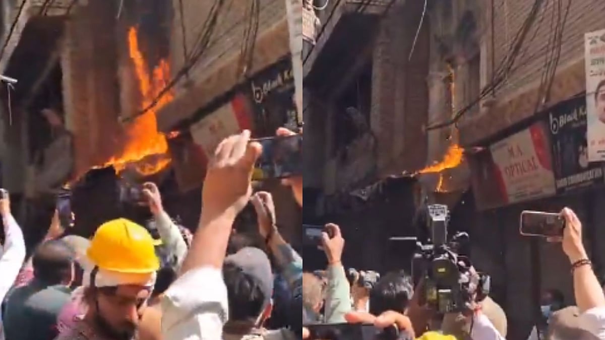 VIDEO: Shopkeeper Sets Property Ablaze Amid Anti-Demolition Protest In Varanasi's Daalmandi