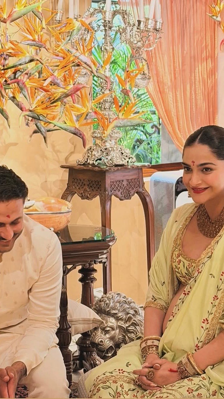 Sonam Kapoor's accessories and hairstyle