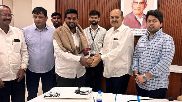 Kolhapur: Newly Elected Deputy Mayor Akshay Jarag Felicitated At Warna Cooperative Bank