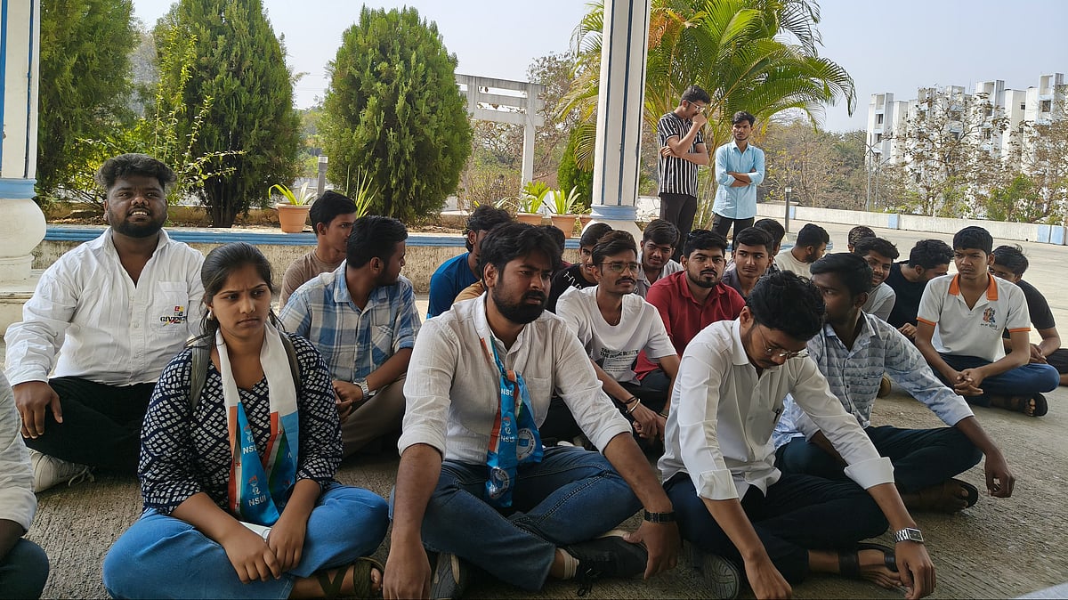 Pune: NSUI Stages Protest Against Social Welfare Dept Over Delay In Student Scholarships
