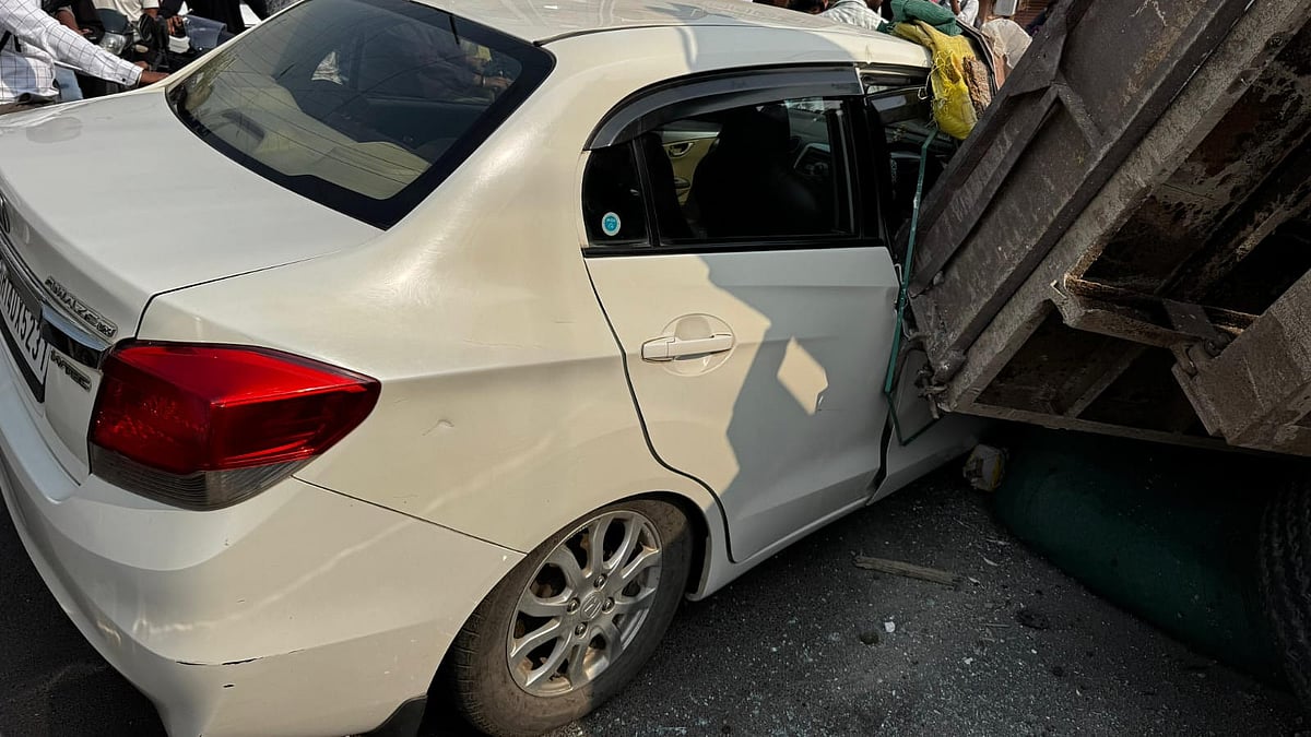 Pimpri-Chinchwad: Overturned Tractor Trolley Crushes Honda Amaze Car In Akurdi Near Mhalsakant...