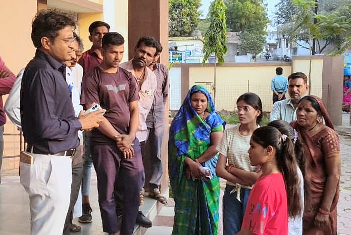 MP News: No Admit Cards Issued, School’s Laxity Costs 23 Students Their Future In Khargone | Picasa