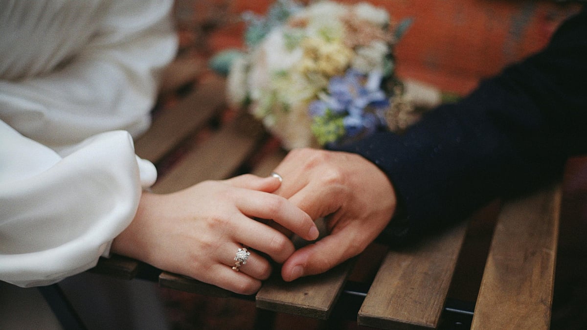 Top 10 Romantic, Sugary-Sweet Compliments To Give Your Girlfriend On Promise Day 2026; Love Birds, Get Over The Cliched 'You're Pretty' & 'Your Smile Is Beautiful' 