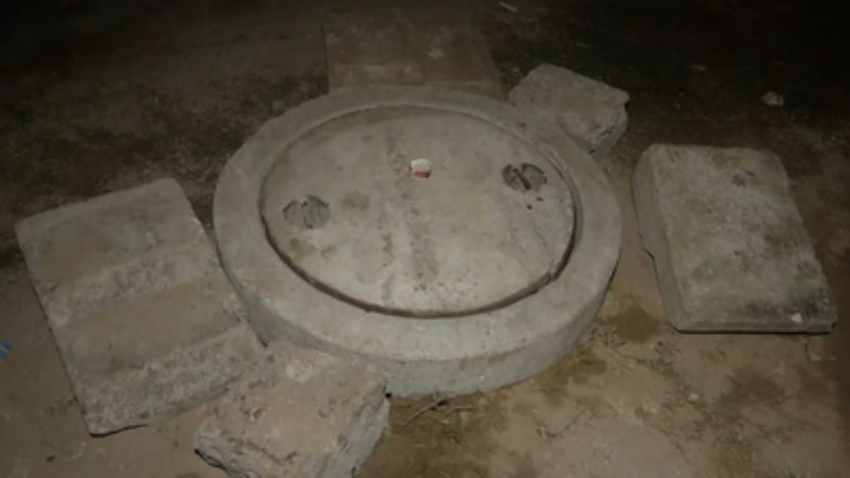 Delhi: 32-Year-Old Labourer Dies After Falling Into Open Sewer In Rohini 