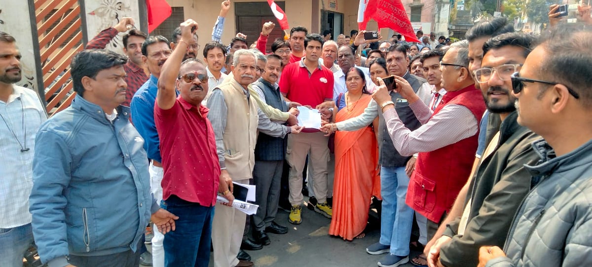 MP News: Over 600 Government Employees In Ratlam Join Nationwide Strike Against Labour Laws