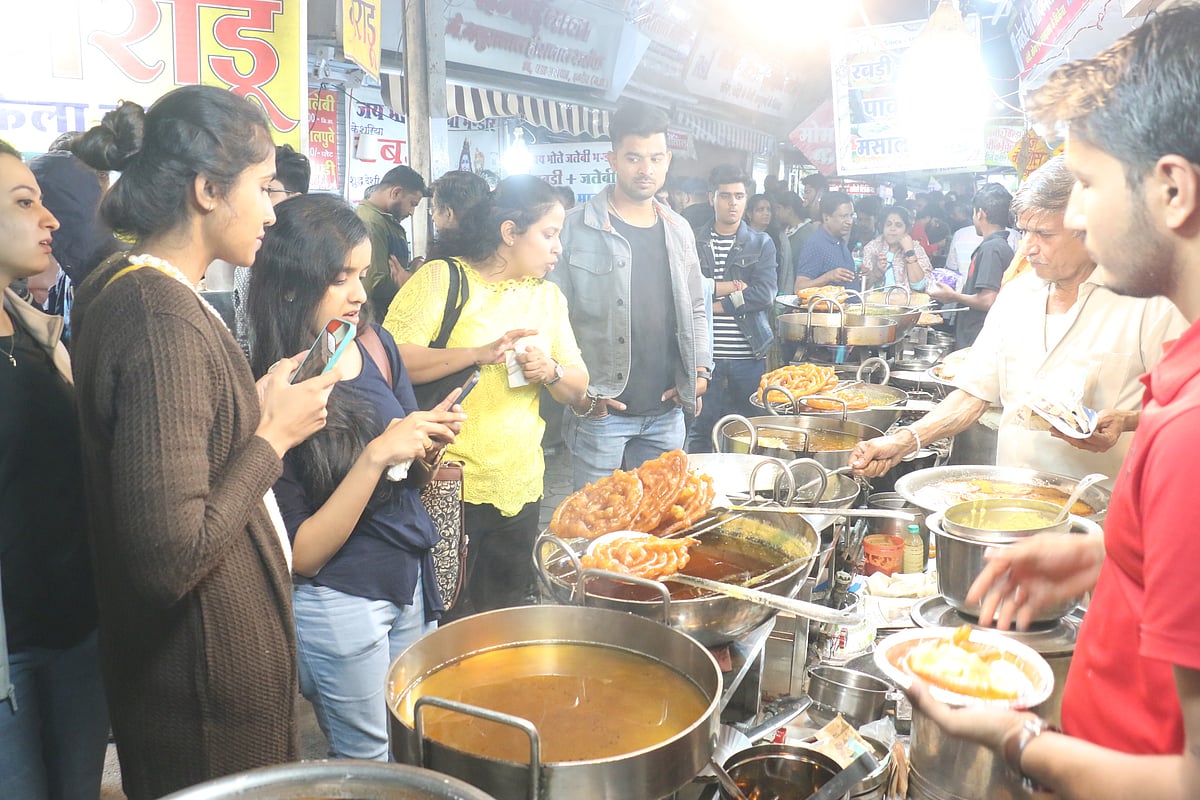 Indore News: Sarafa Chowpatty Shops Operating Sans Licences, Admits IMC