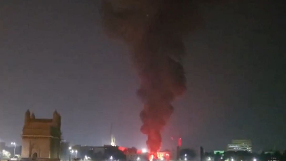 Mumbai: Major Fire Breaks Out Near Gateway Of India - VIDEO