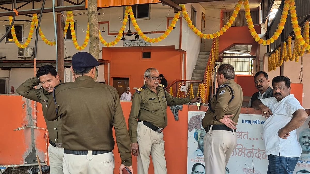 Bhopal News:  Leader Of The Opposition, Other Politicians Delete Photos With Uttam Swami