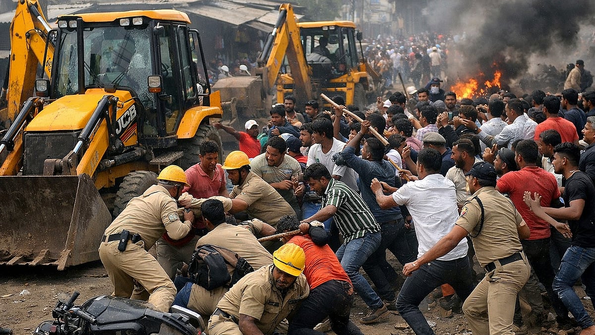 Vasai-Virar Anti-Encroachment Drive Turns Violent: Mob Blocks JCBs, Assaults Civic Staff; FIR Against 30, Police Launch Manhunt 