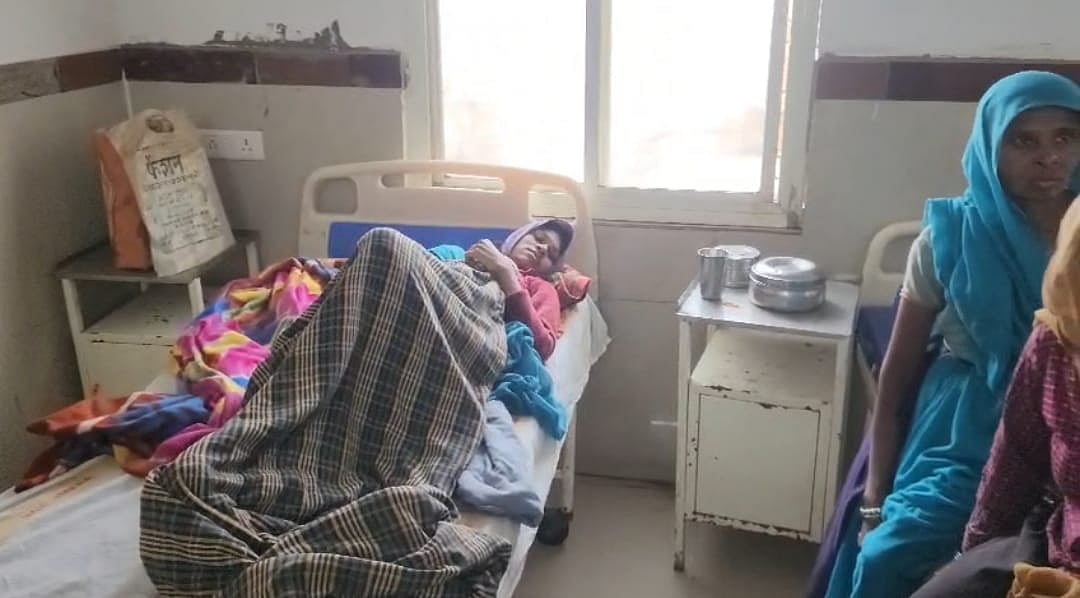 MP News: Woman Delivers Baby On Road After Ambulance Failed To Arrive On Time In Dhar |