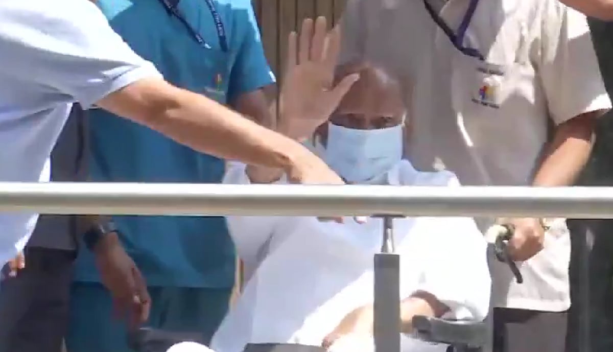 VIDEO: NCP-SP Chief Sharad Pawar Discharged From Pune’s Ruby Hall Clinic, Waves To Supporters...