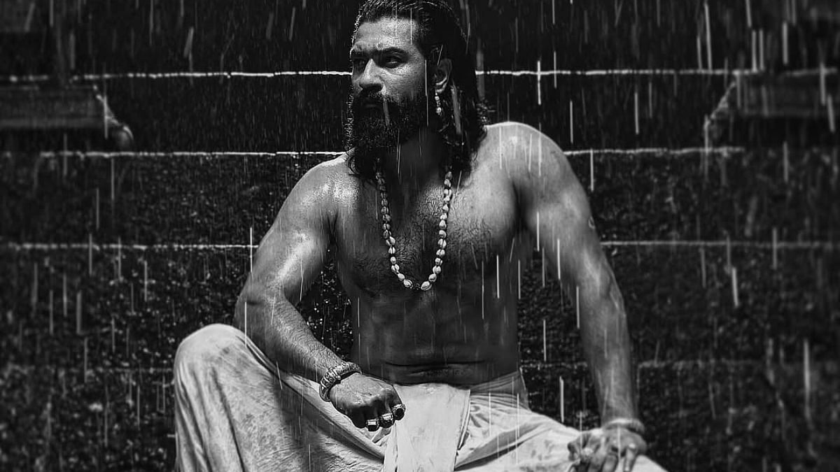 Vicky Kaushal Bows His Head To 'Great Maratha Legacy' As Chhaava Turns 1, Shares Behind-The-Scenes Photos 