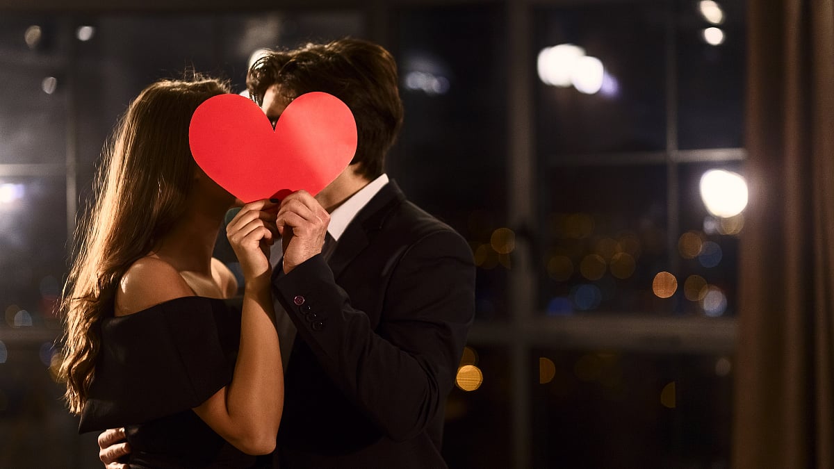 Valentine's Day Last-Minute Pocket-Friendly But Romantic Date Night Ideas For Girlfriend & Boyfriend 