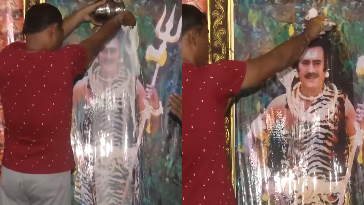 'Kya Jaahil Log Hai...': Rajinikanth's Fan Performs Maha Shivratri Pooja With Actor's Picture Dressed As Lord Shiva; Netizens Get Angry - Watch Video 