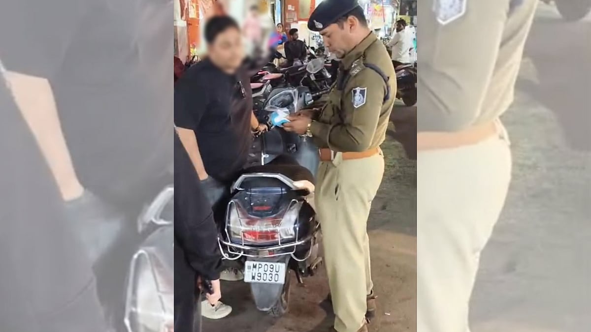 Indore News: Traffic Cops Remove Vehicles Parked In No-Parking Zones On Jail Road