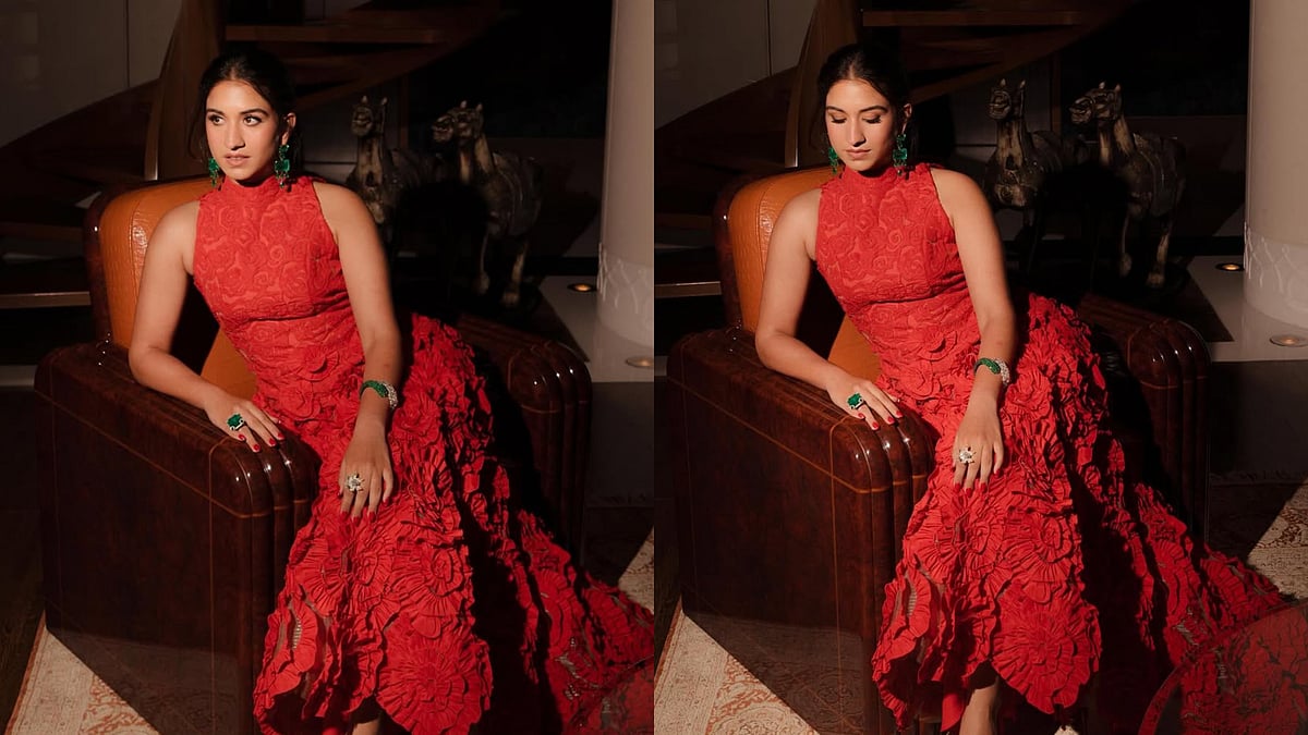 Radhika Merchant Looks Enchanting In Rosy Oscar De La Renta Gown, Pairs With Bejewelled Emeralds At Mumbai Party 