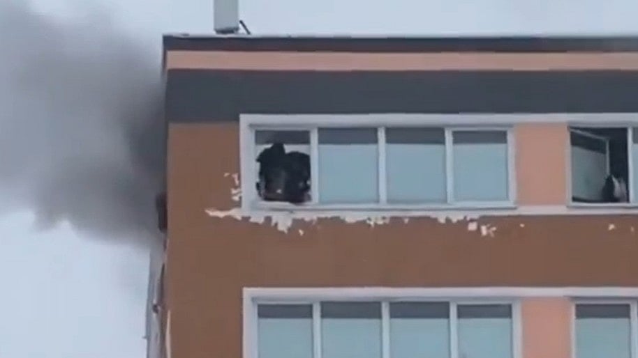 Moscow Hostel Fire: Viral Video Shows  Guests Jumping From 4th Floor As Blaze Engulfs Building, 6...