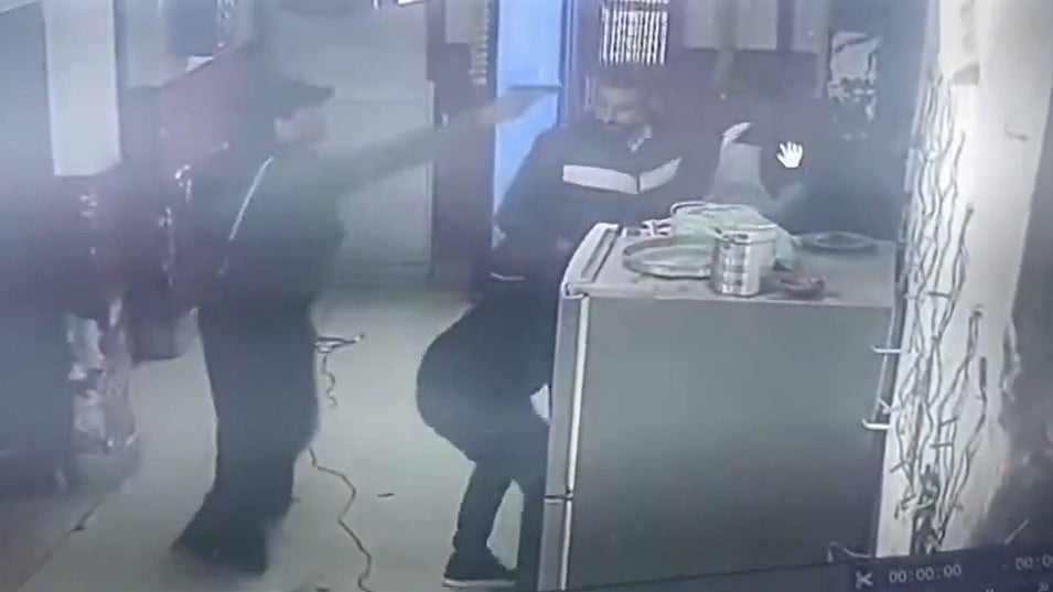 J&K: Video Shows 3 Inmates, Including 2 Pakistani Nationals, Escaping R.S. Pura Observation Home...