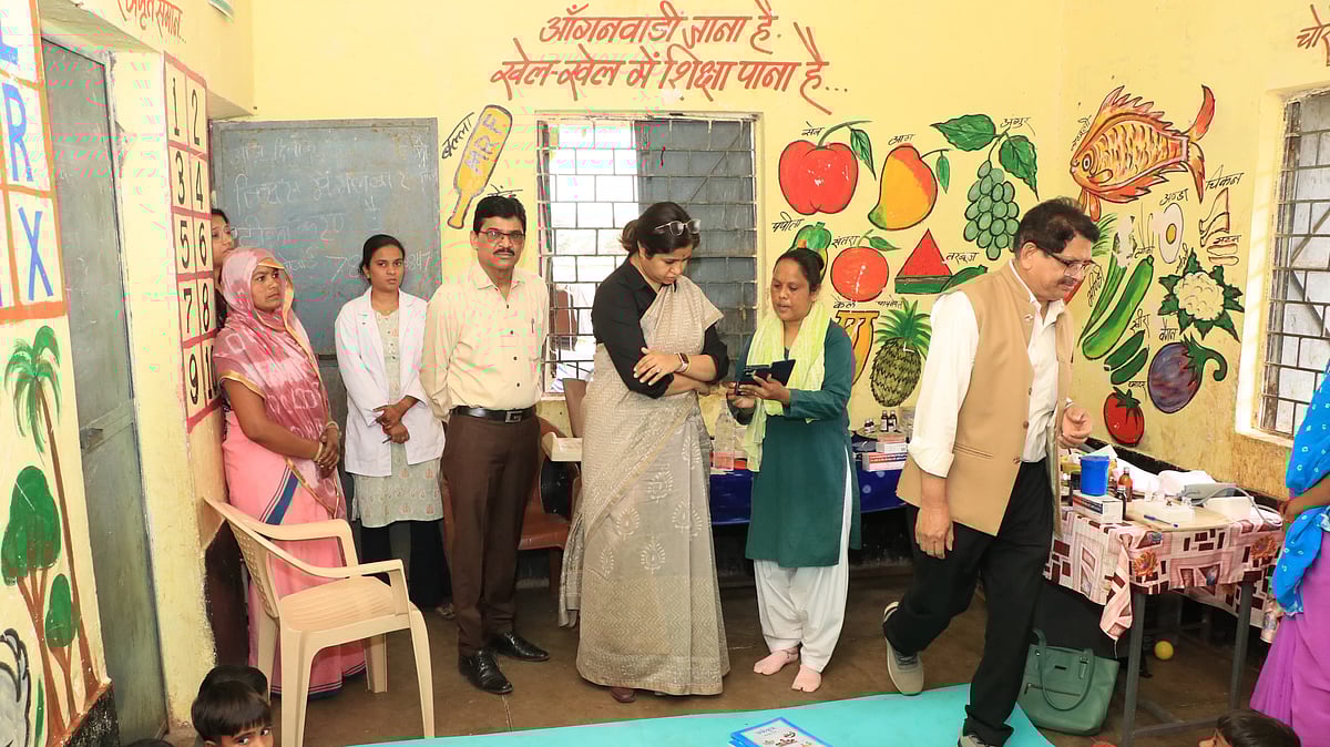 MP News: Collector Reviews Facilities At Anganwadi Centre In Jhabua
