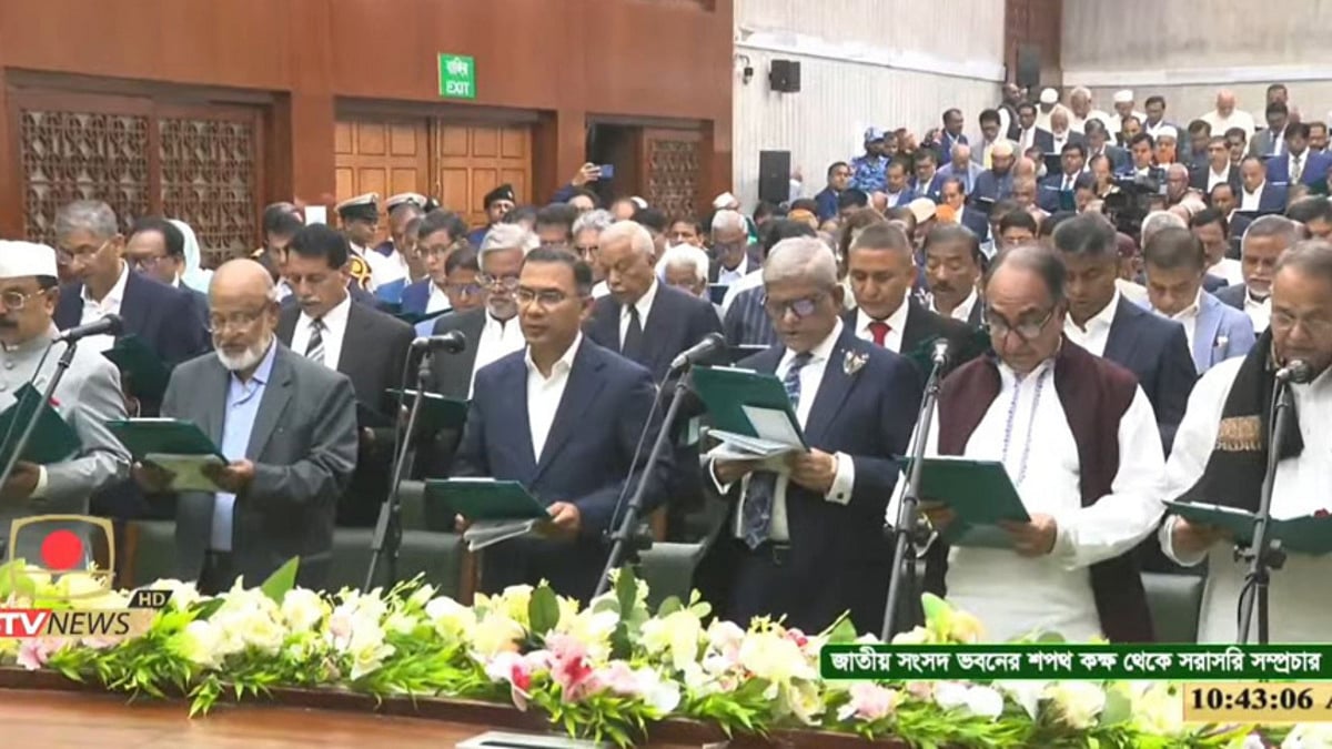 Bangladesh: Election Commission Administers Oaths To 297 Elected MPs And Constitution Reform Council