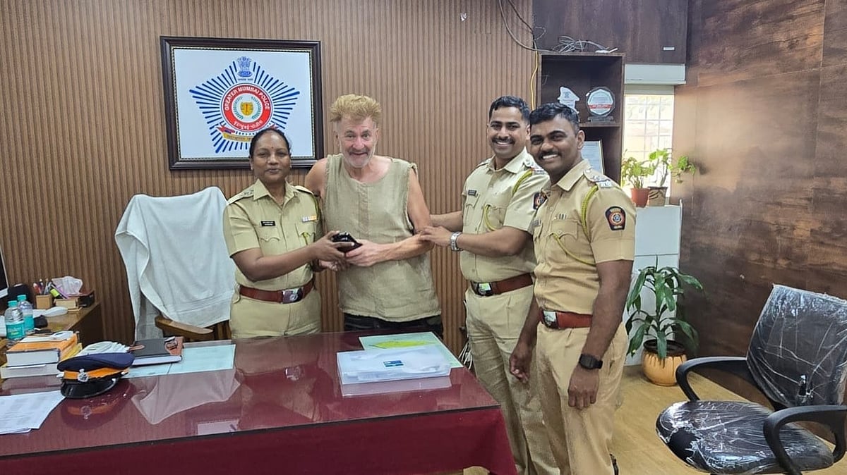 Mumbai Police Recover Australian Tourist’s Lost Phone, Wallet In 1 Hour