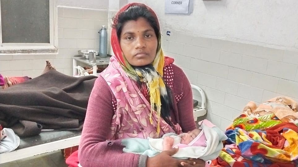 MP News: Tribal Woman Forced To Deliver Baby On Roadside In Dewas Amid Ambulance Delay