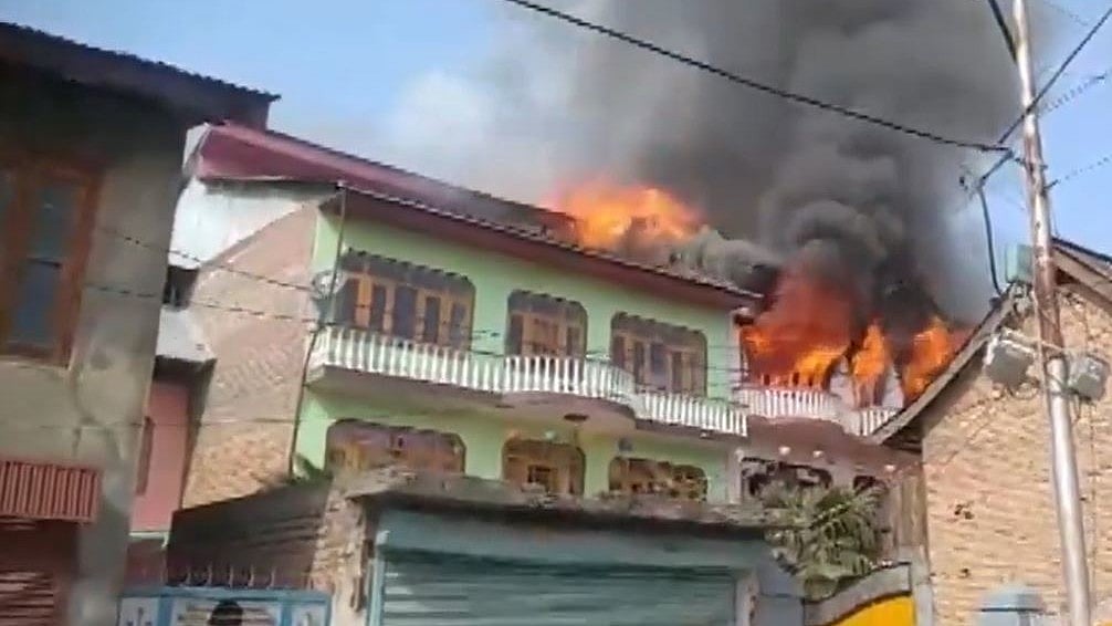 J&K: Massive Fire Breaks Out Near Lal Bazar Police Station; Fire Tenders Rush To Spot - VIDEO